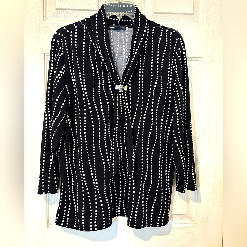 NWOT Adrienne Vittadini Black/White Knit Front Tie